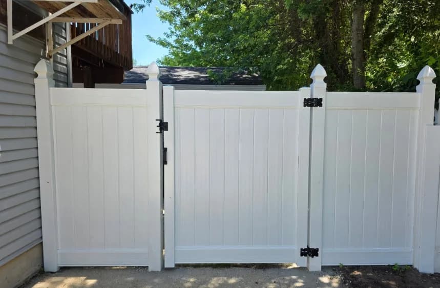Vinyl Privacy Gate โ white vinyl privacy fence installed by Sandy Shores Fences in Ocean County, NJ